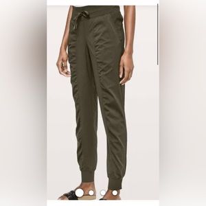 Lulu lemon dance studio jogger - army green